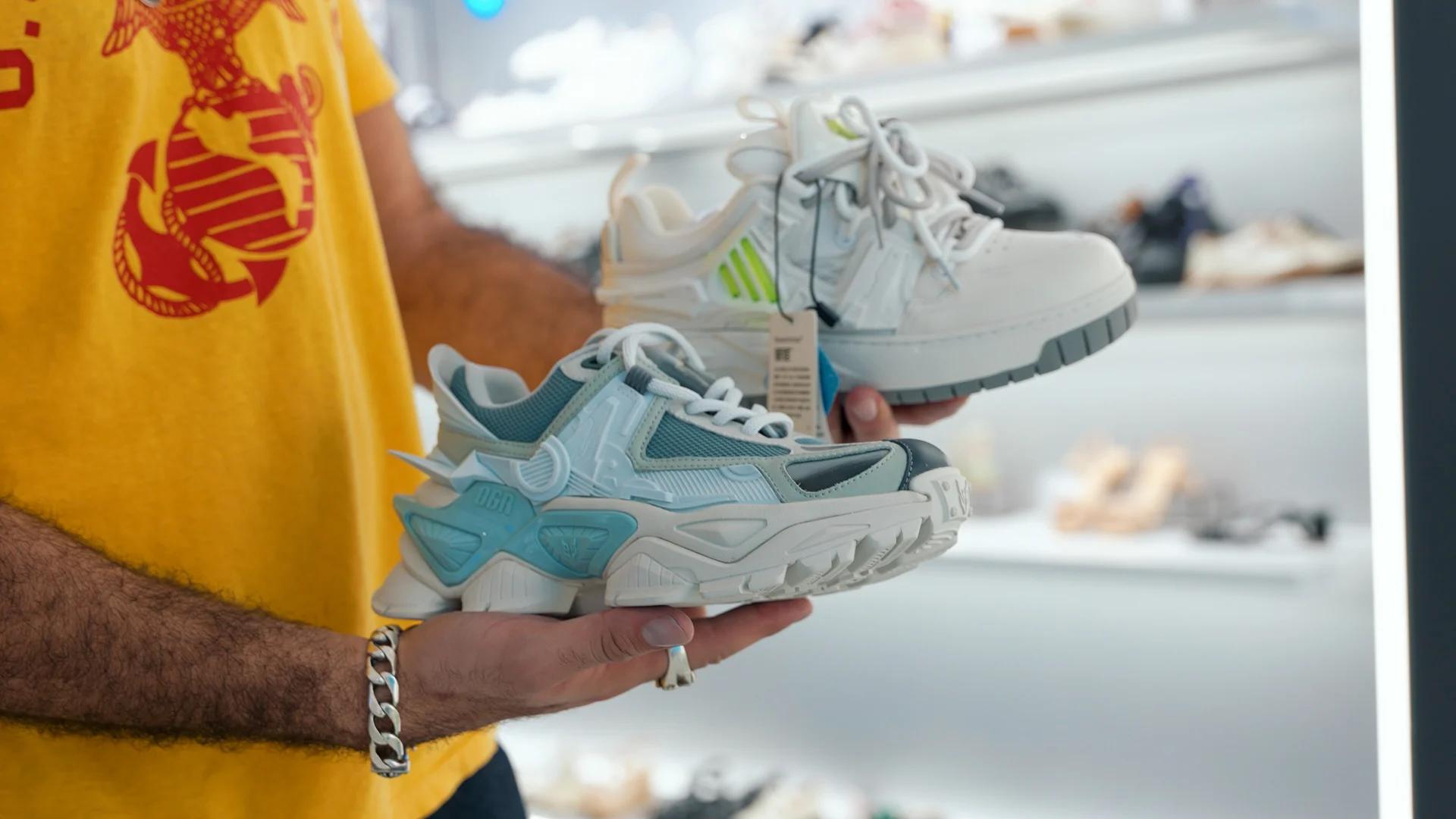 Sequence 01.01_16_59_05.Still032